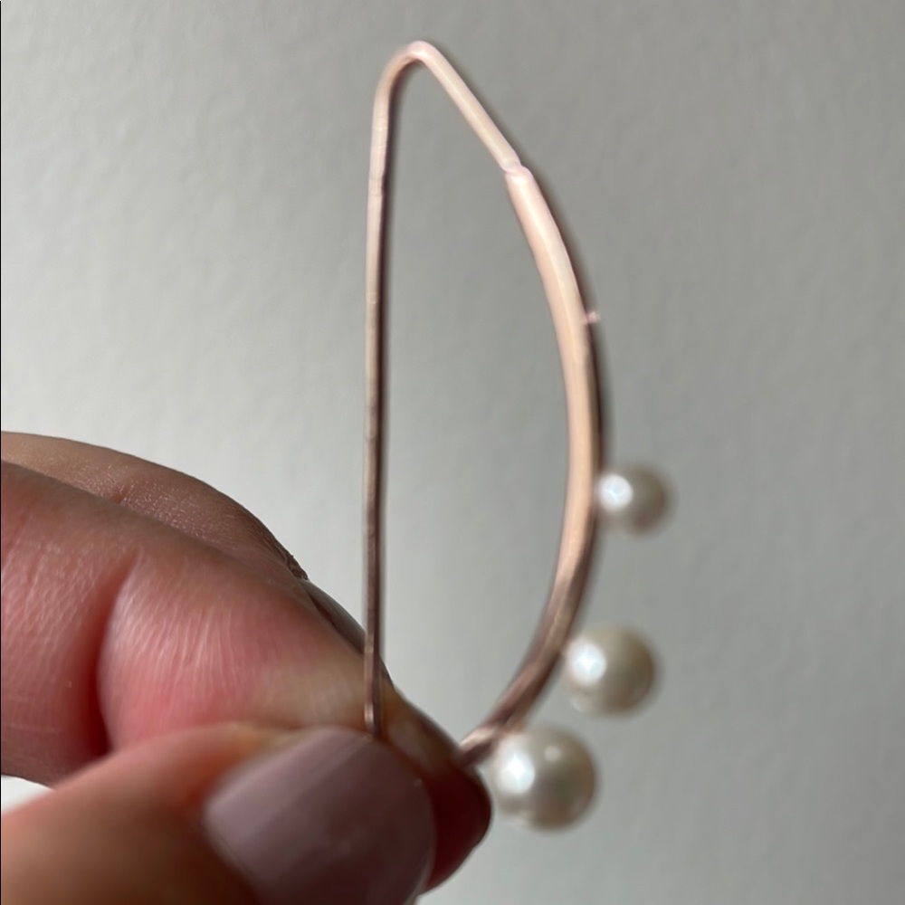 Rose Gold Color Pearl Earings - Picture 4 of 10